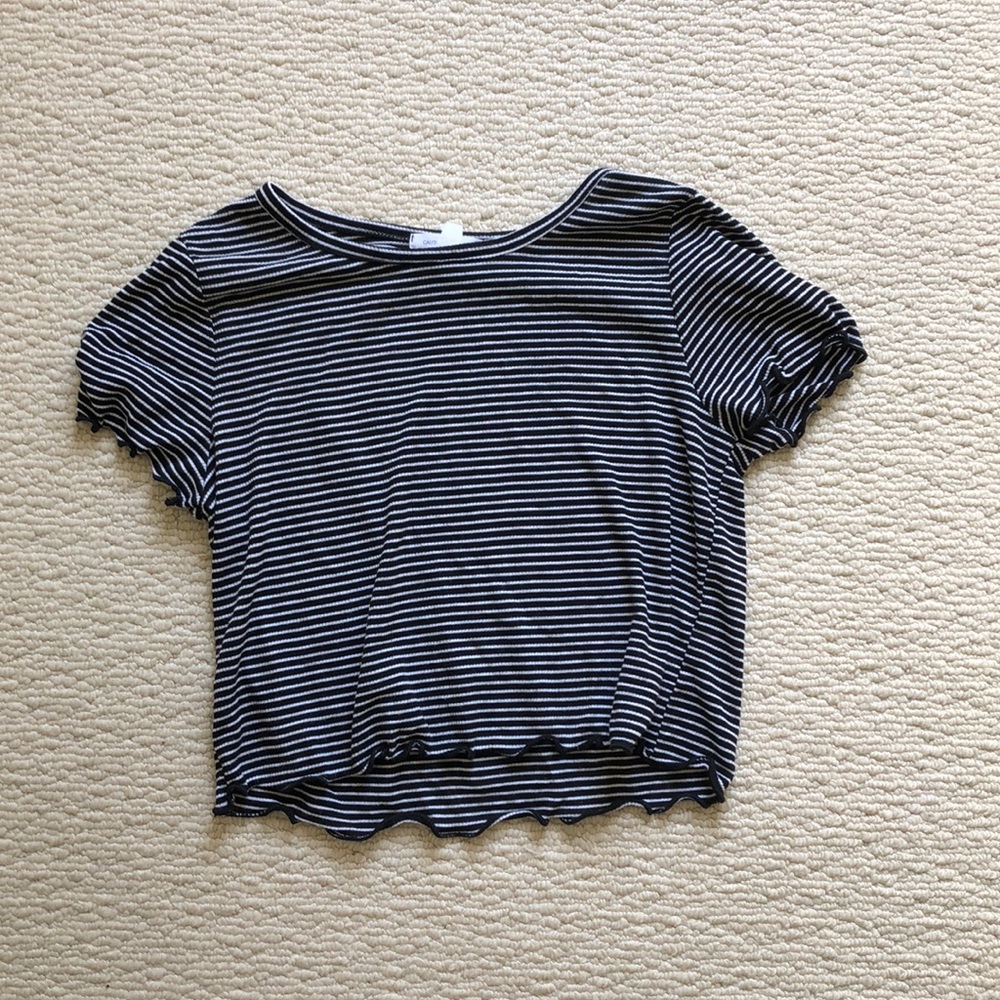 Slight cropped striped shirt